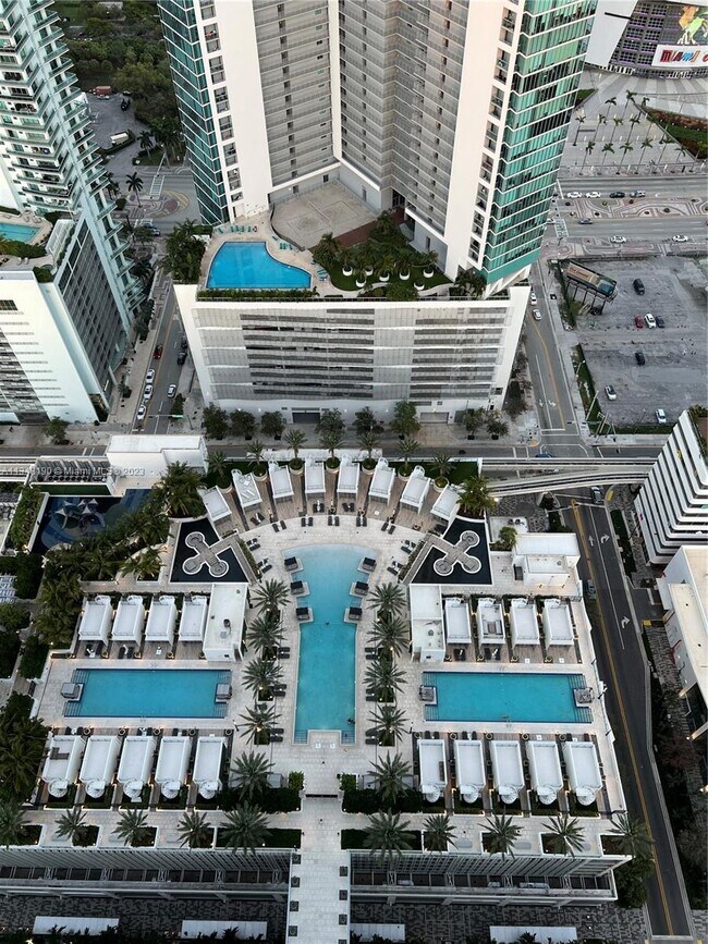 Photo - 851 NE 1st Ave Unidad 4107