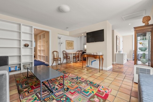 Building Photo - 14 Craigie St Unit 1A