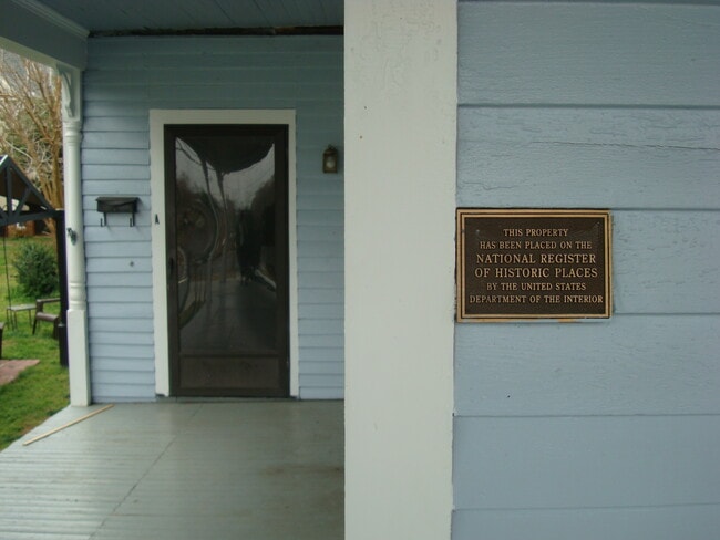 Building Photo - 309 W Council St