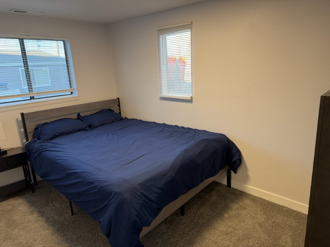 Photo - 800 W 10th St