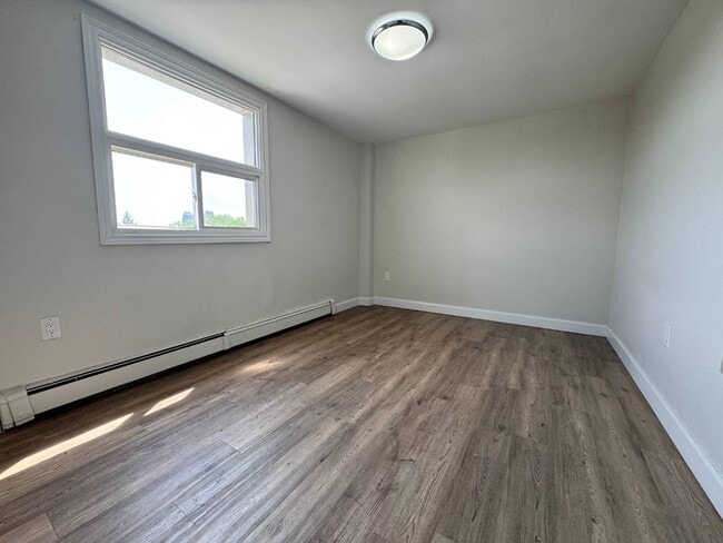 Building Photo - 200 London Rd