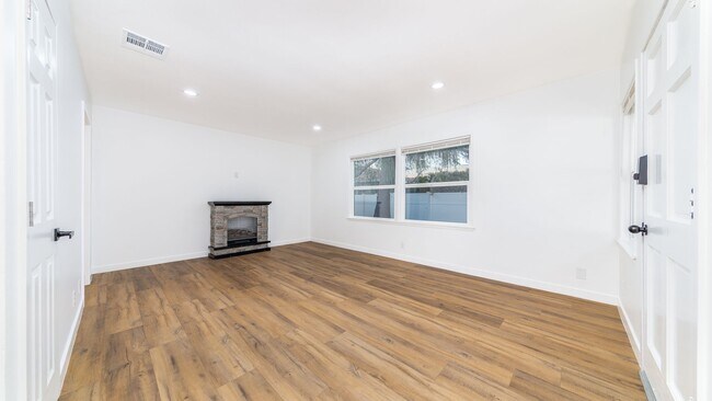 Photo - 5816-5818 Kester Ave. Unit 5816