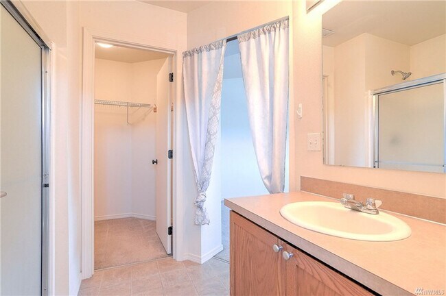 Photo - Large Lacey Four Bedroom, Corner Lot, Newl...