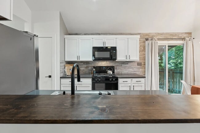 Photo - Room in House on Rosewood Ct