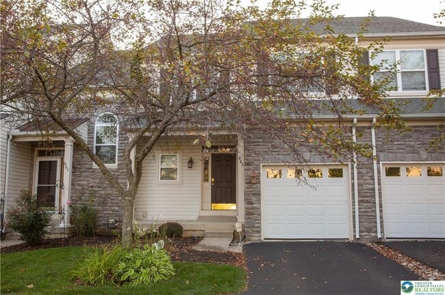 Building Photo - 867 King Way