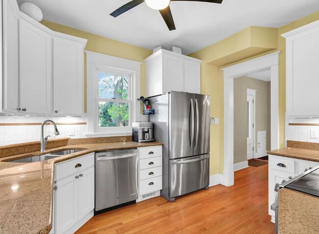 Photo - 702 W Indiana Ave