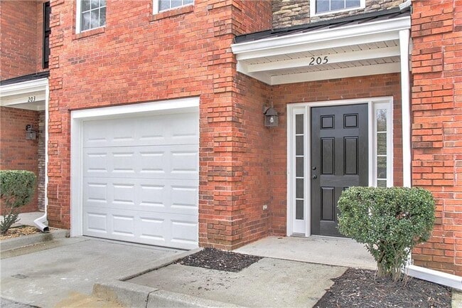 Photo - 203 Morris Ln
