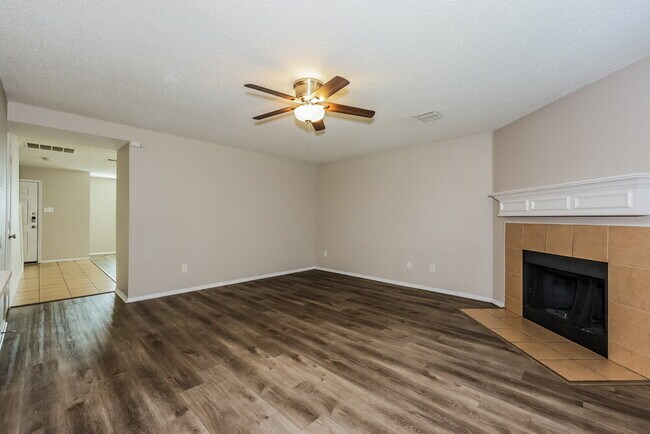 Photo - 7024 Lake Jackson Dr