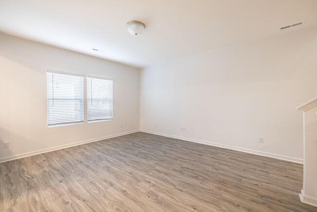 Photo - 3BD Townhome Convenient to Hwy 74/ Minutes to Bypass- JANUARY MOVE IN