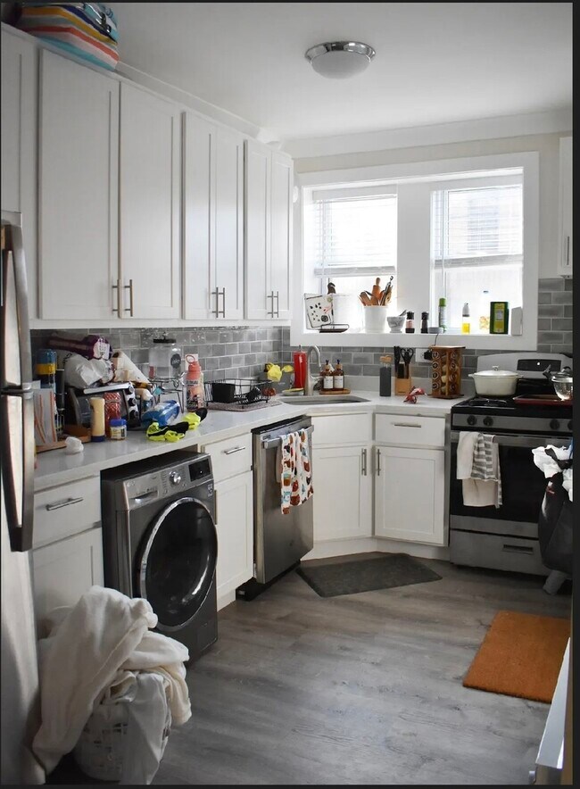 Photo - 3819 1/2 N Greenview Ave Unit 1E