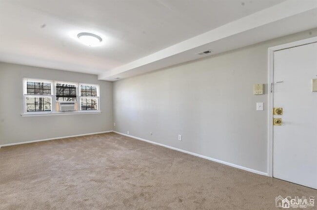 Photo - 204 College Dr