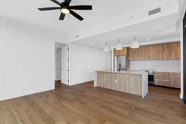 Photo - 84 East Ave Unidad 3806