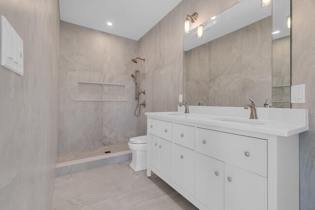 Photo - 1485 Beacon St Unit 3