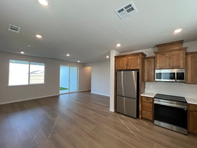 Photo - STUNNING BRAND NEW 3 BEDROOM HOME IN W. ROSEVILLE!!