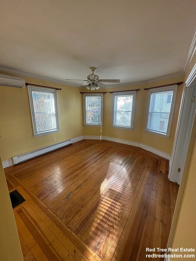 Photo - 28 Montfern Ave Unidad 6-bed 3-bath