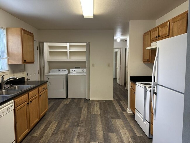 Photo - 103 Juniper Pl