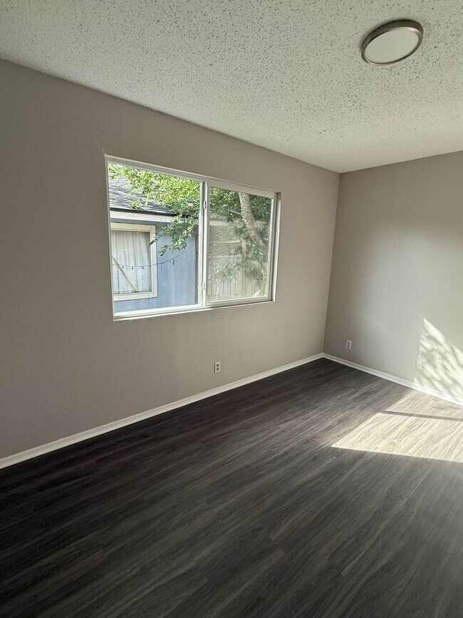 Photo - 955_4 Little C-Homes 5, LLC Unidad A