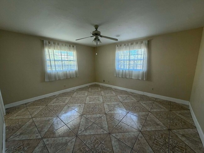 Photo - 605/607 SE 13th Ter Unit 605 SE 13th Ter  B