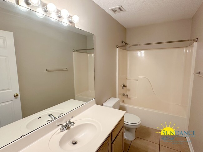 Photo - Nice 2 Bedroom Unit in Navarre