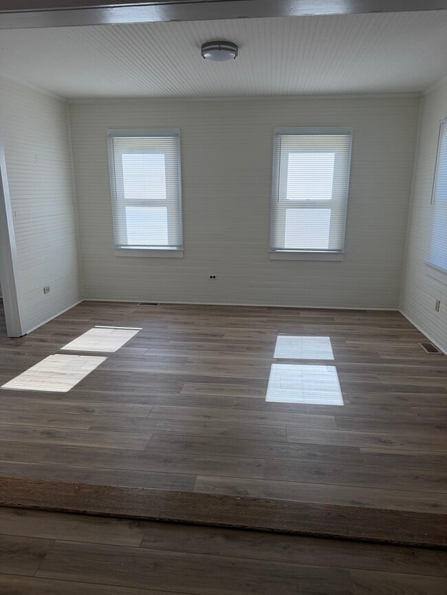 Photo - 823 Bristol Dr