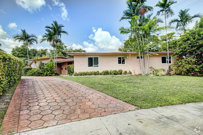 Building Photo - 8930 SW 149th Ter Rental