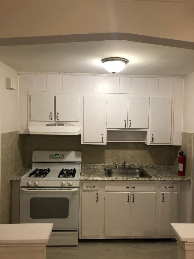 3901 Elsinore St Unit 1st Floor