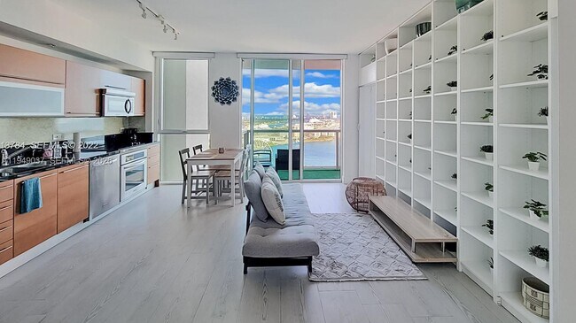 Photo - 253 NE 2nd St Unidad 3305