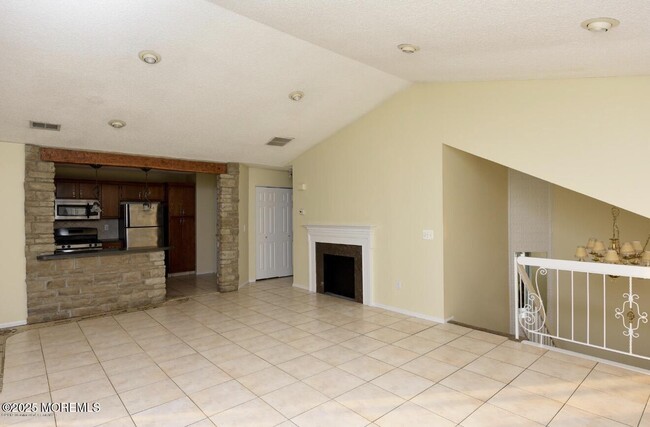 Photo - 48 Tulip Ln