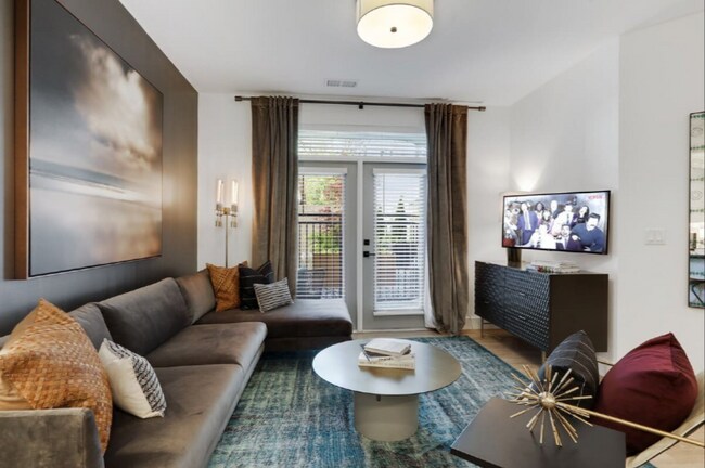 Photo - 620 Glen Iris Dr NE