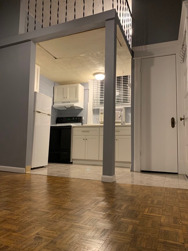 Building Photo - 2800 N Pine Grove Ave Unit 1i