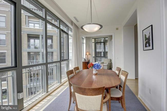 Photo - 2425 L St NW Unidad 415