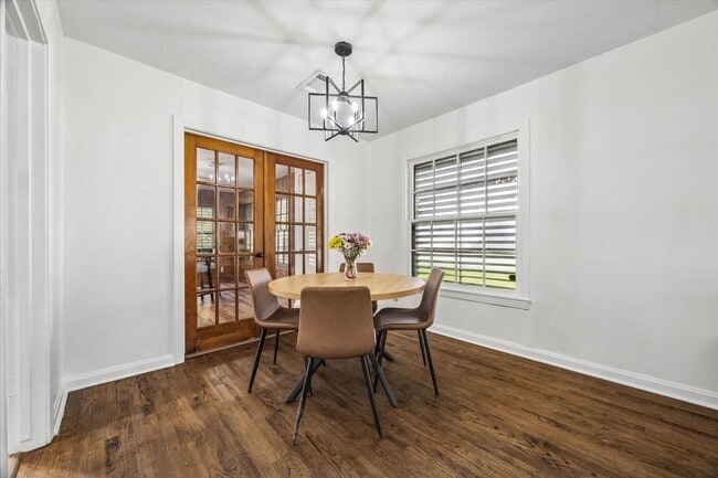 Photo - 2423 Meadow Ln