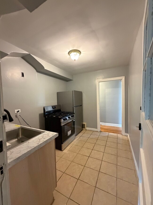 Building Photo - 6316 S Kenneth Ave Unit 2nd floor