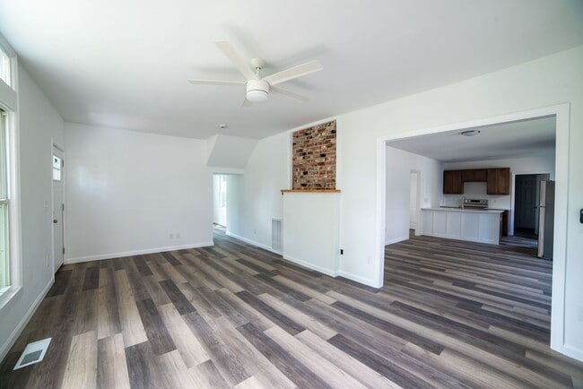 Photo - 107 N 13th St