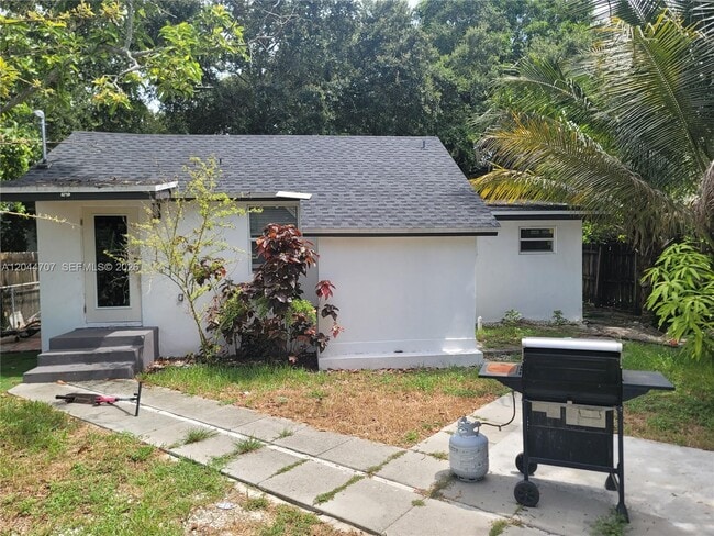 Building Photo - 512 NW 96th St Unit B