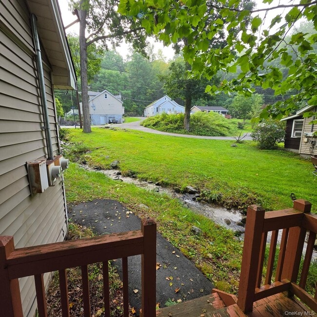 Photo - 2 Storybrook Ln W