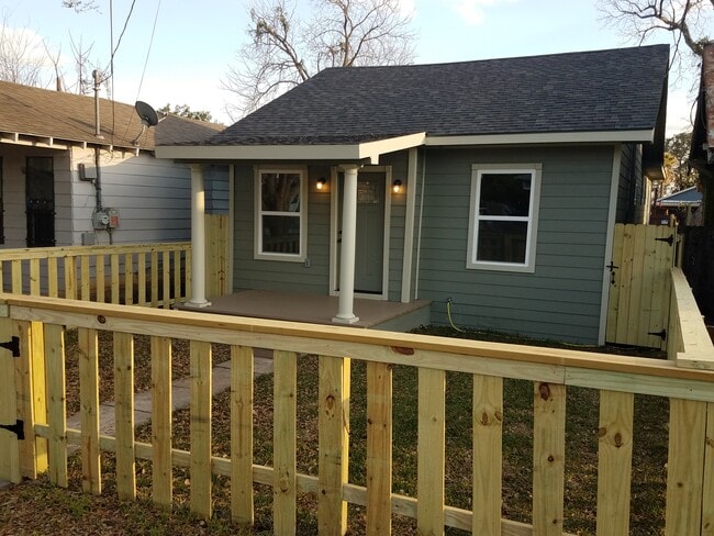 Photo - 1016 Center St