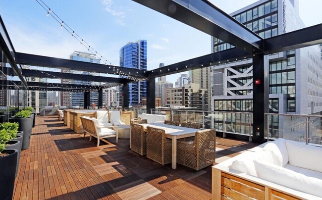 Photo - 688 N LaSalle St Unidad 688 N Lasalle