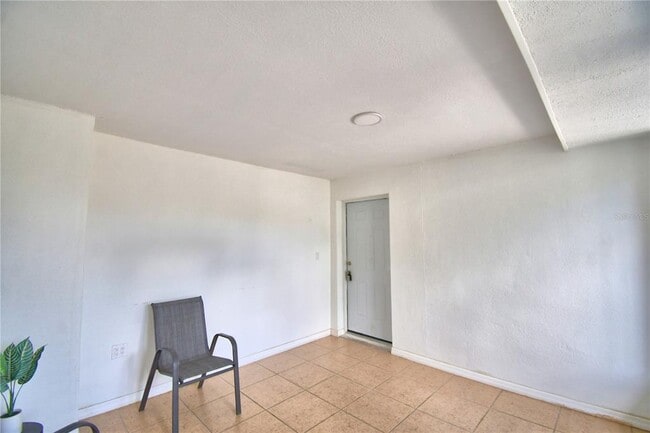 Photo - 2405 Roslyn Ln