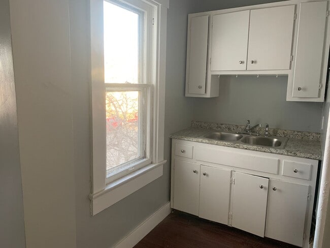 Photo - 2200 E 5th St Unidad 2200 E 5th