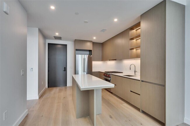 Photo - 610 Davis St Unidad 2103