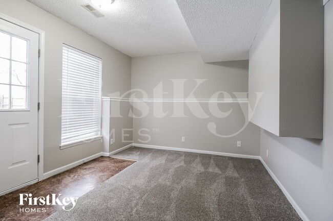 Photo - 706 E 15th St