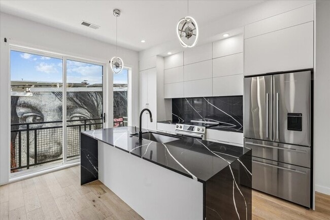 Photo - 810 13th St NE