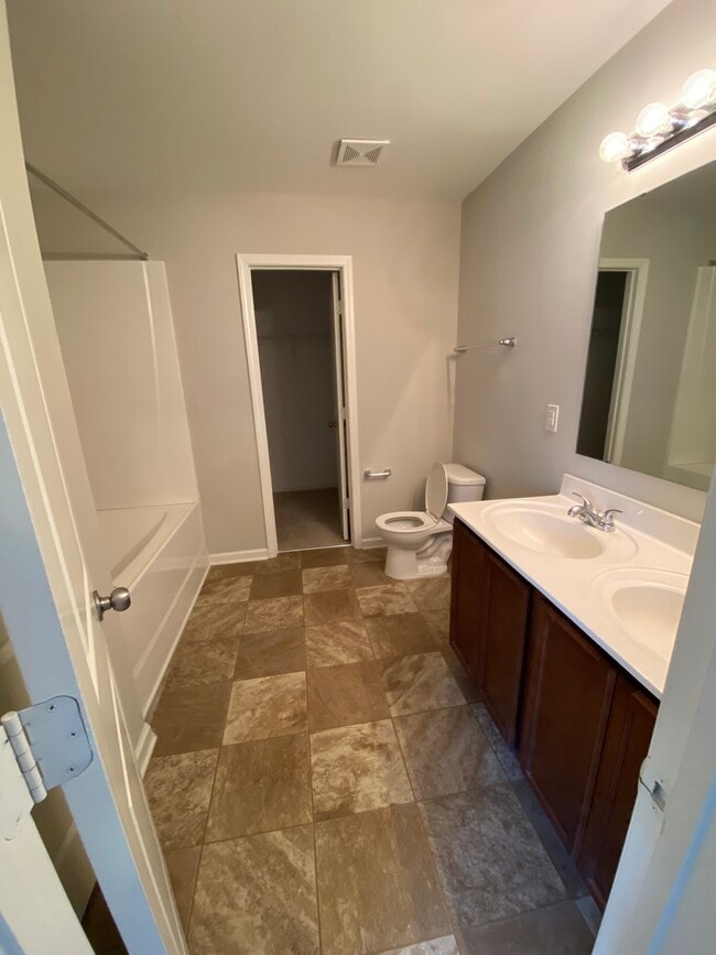 Baño principal - 2036 East Park Dr