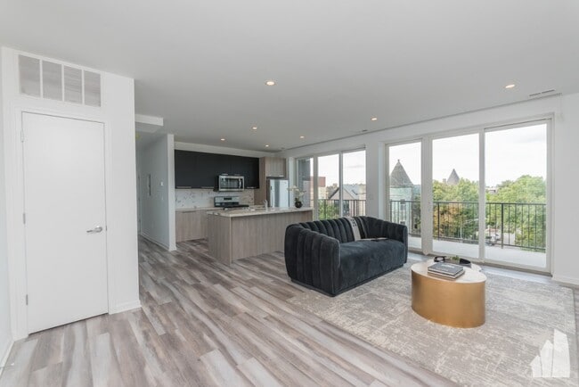 Photo - 2534 W Fullerton Ave Unidad 503