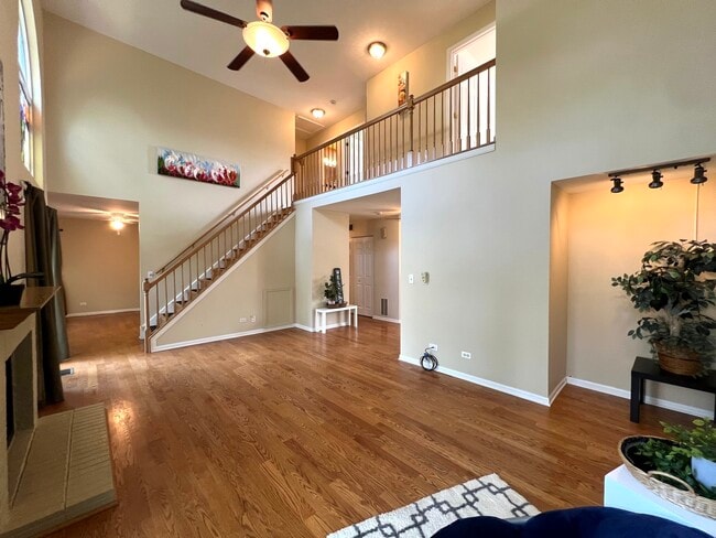 Photo - 812 Canterbury Ln