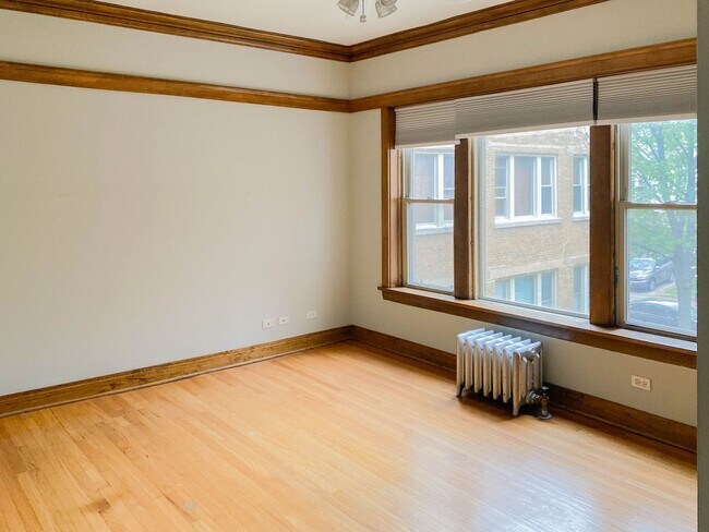 Photo - 4700 N Winchester Ave Unit 2