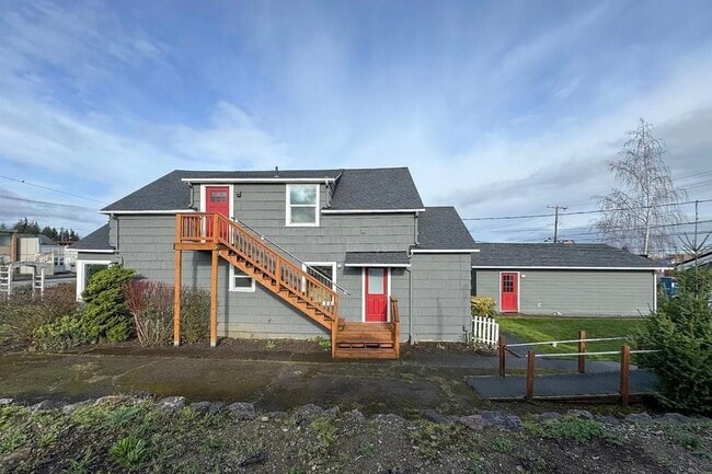 Photo - 1017 E Front St