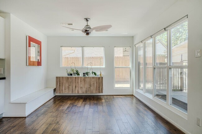 Photo - 12458 Woodthorpe Ln