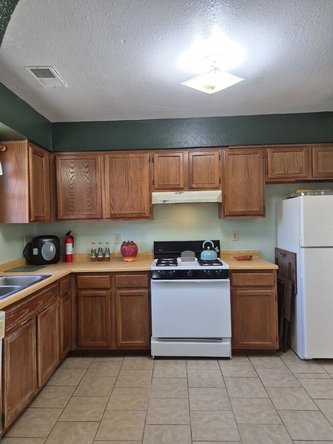 Building Photo - PARTIALLY FURNISHED